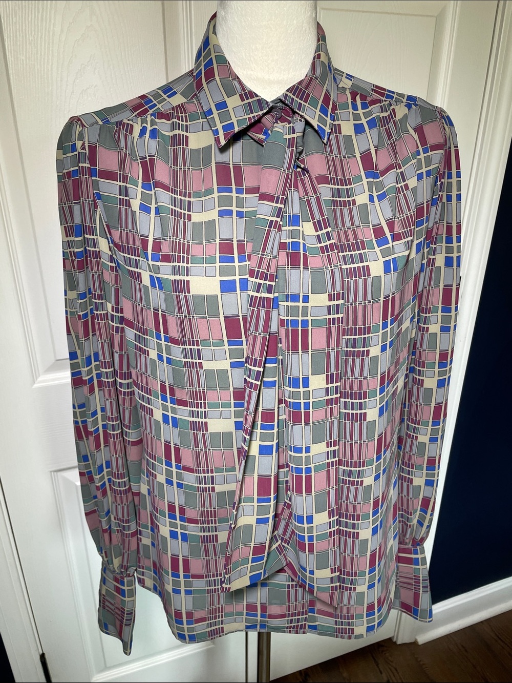 Vintage‎ Regina Porter Plaid Tie-Neck Button-Down Blouse Mauve Blue Grey Green